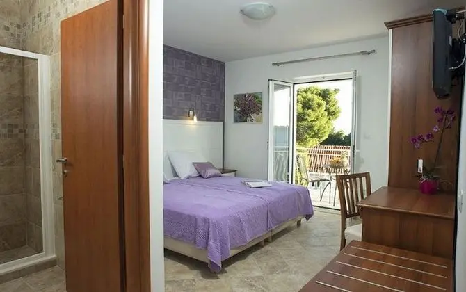 Tek Büyük veya İki Ayrı Yataklı Oda, Balkon, Deniz Manzaralı