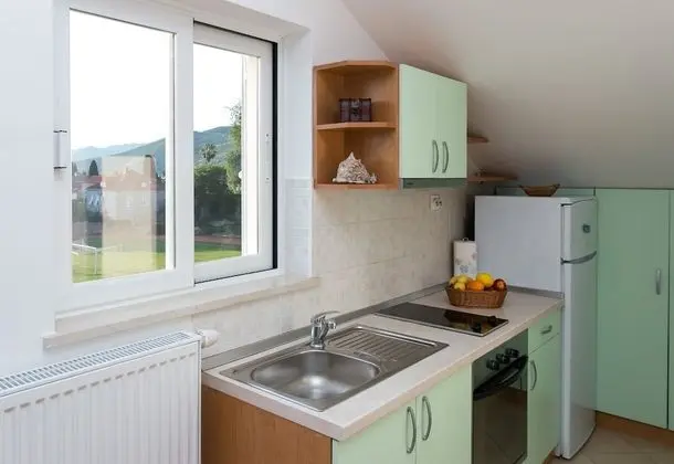 Comfort Apart Daire, 1 Yatak Odası, Balkon, Bahçe Manzaralı