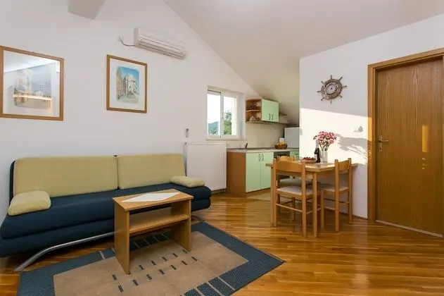 Comfort Apart Daire, 1 Yatak Odası, Balkon, Bahçe Manzaralı