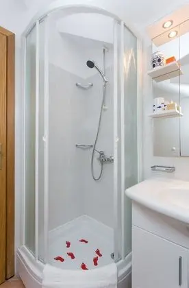 Comfort Apart Daire, 1 Yatak Odası, Balkon, Bahçe Manzaralı