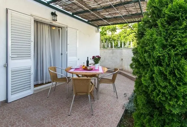 Stüdyo, Teras, Bahçe Manzaralı