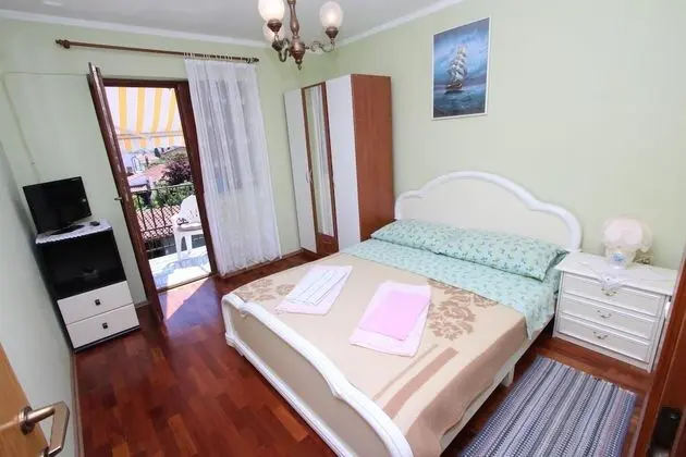 Apart Daire, 2 Yatak Odası, Balkon, Bahçe Manzaralı