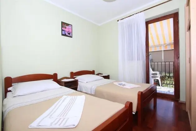 Apart Daire, 2 Yatak Odası, Balkon, Bahçe Manzaralı