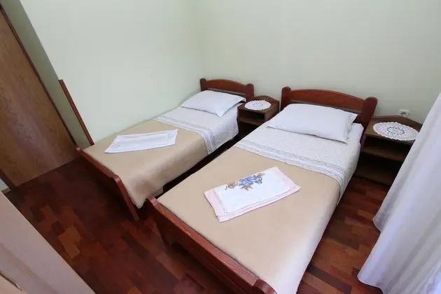 Apart Daire, 2 Yatak Odası, Balkon, Bahçe Manzaralı