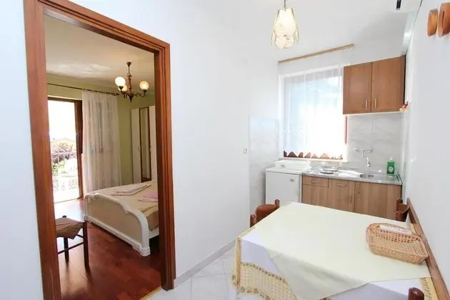 Apart Daire, 2 Yatak Odası, Balkon, Bahçe Manzaralı
