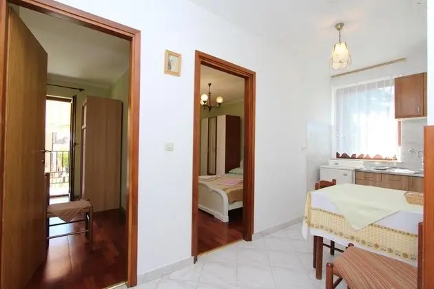 Apart Daire, 2 Yatak Odası, Balkon, Bahçe Manzaralı