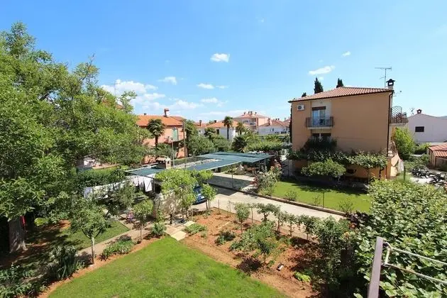 Apart Daire, 2 Yatak Odası, Balkon, Bahçe Manzaralı