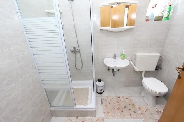 Apart Daire, 2 Yatak Odası, Balkon, Bahçe Manzaralı