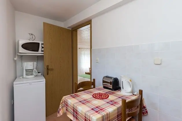 Stüdyo (Studio Apartment with Balcony and Sea)