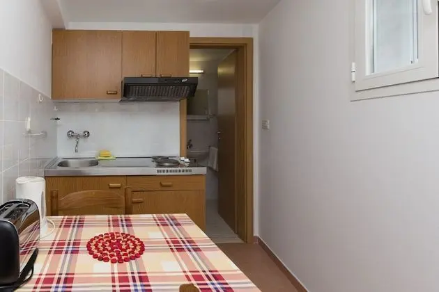 Stüdyo (Studio Apartment with Balcony and Sea)