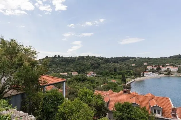 Stüdyo (Studio Apartment with Balcony and Sea)