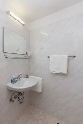 Stüdyo (Studio Apartment with Balcony and Sea)