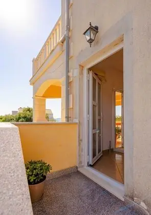 Apart Daire (Two Bedroom Apartment with Balcony)