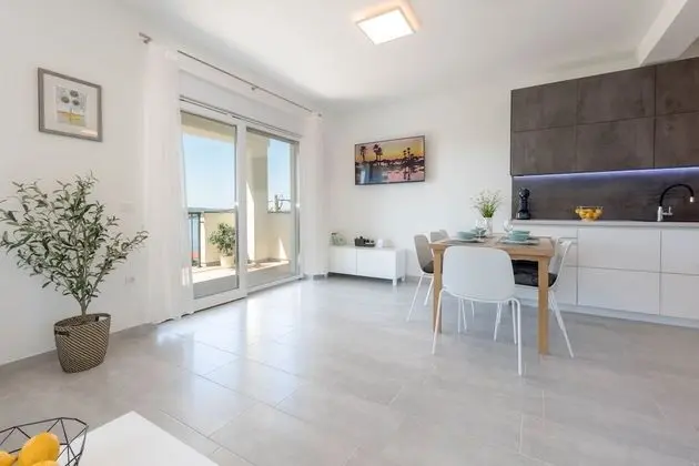 Deluxe Apartment 1