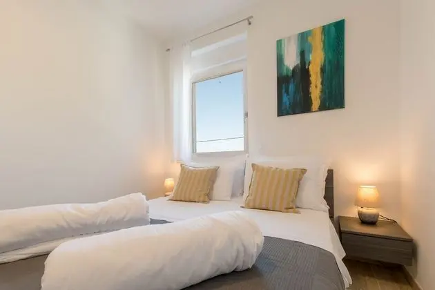 Deluxe Apartment 2