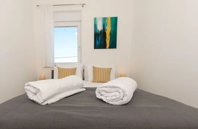 Deluxe Apartment 2