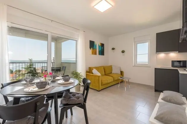 Deluxe Apartment 2