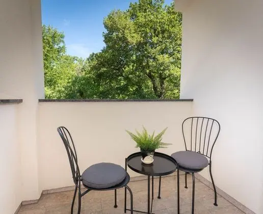 Deluxe Apartment 2