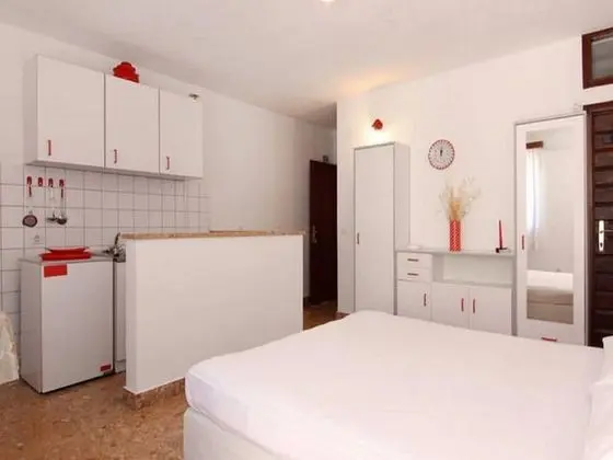 Stüdyo (Studio With Terrace and Sea View)