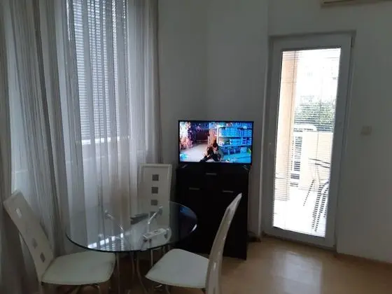 Basic Apart Daire, Dağ Manzaralı