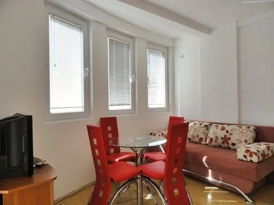 Basic Apart Daire, Dağ Manzaralı