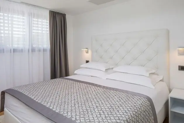 Luxury Apartment Nautica with Pool I