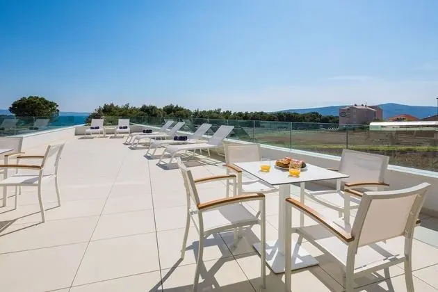 Luxury Apartment Nautica with Pool I