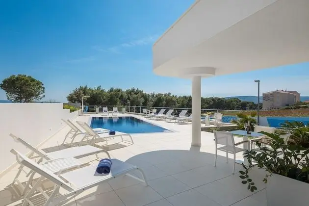 Luxury Apartment Nautica with Pool I