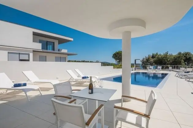 Luxury Apartment Nautica with Pool I