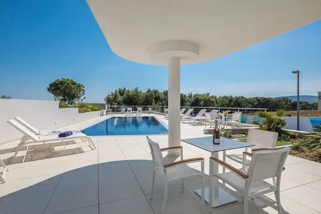 Luxury Apartment Nautica with Pool I