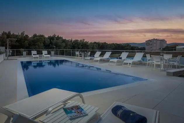 Luxury Apartment Nautica with Pool II