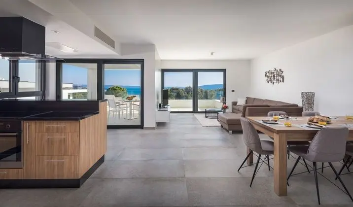 Luxury Apartment Nautica with Pool II