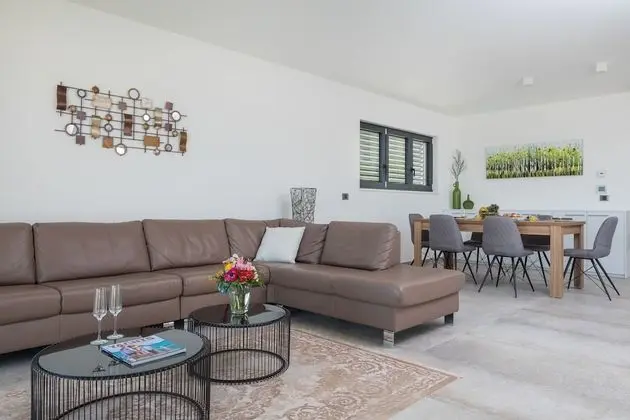 Luxury Apartment Nautica with Pool II