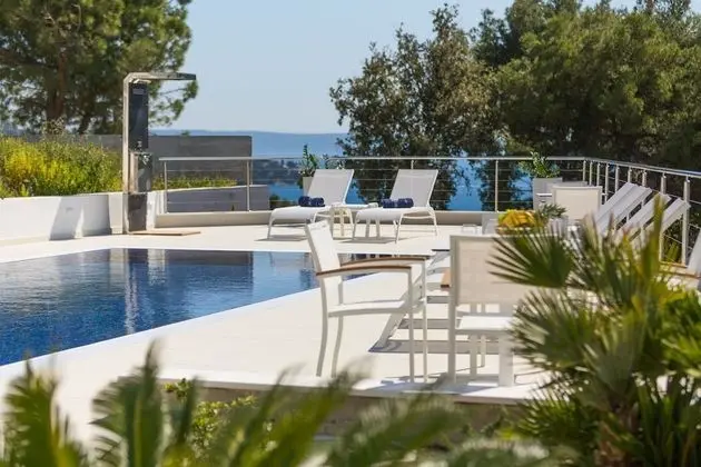 Luxury Apartment Nautica with Pool II