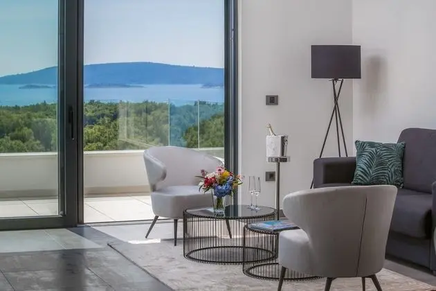 Luxury Apartment Nautica with Pool III
