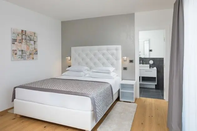 Luxury Apartment Nautica with Pool III