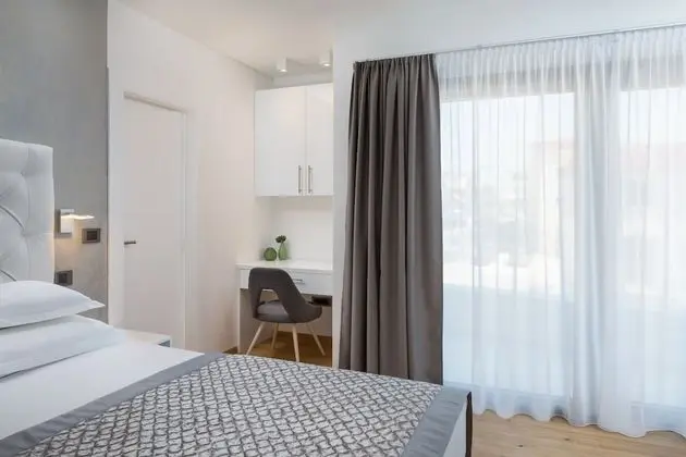 Luxury Apartment Nautica with Pool III