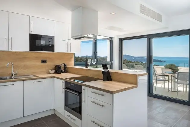 Luxury Apartment Nautica with Pool III