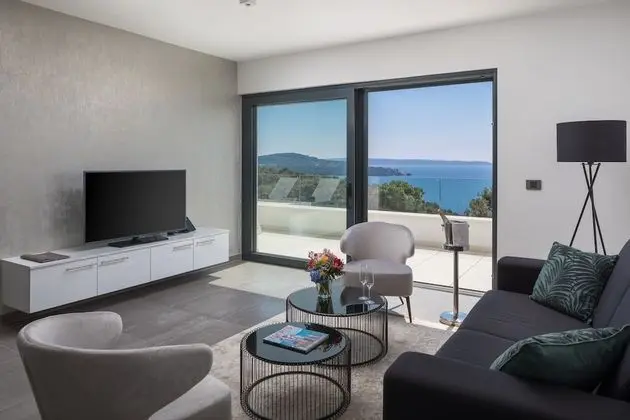 Luxury Apartment Nautica with Pool III