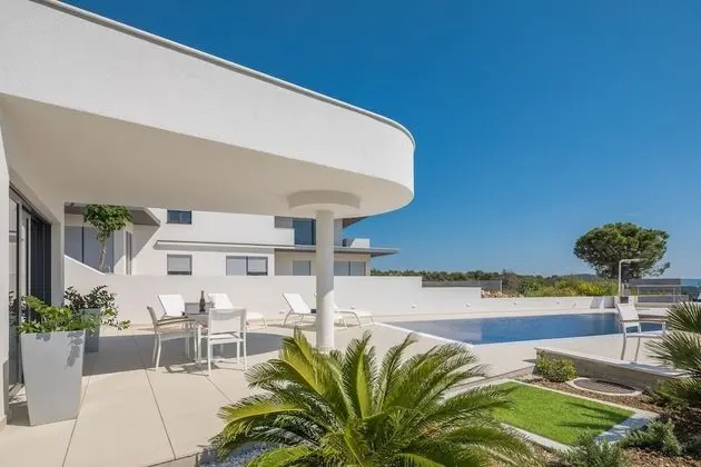 Luxury Apartment Nautica with Pool III