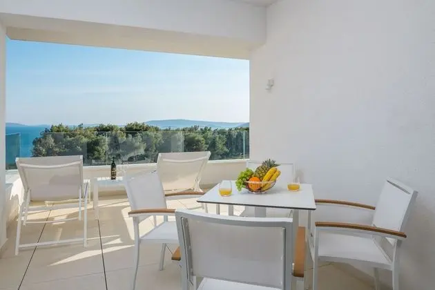 Luxury Apartment Nautica with Pool III
