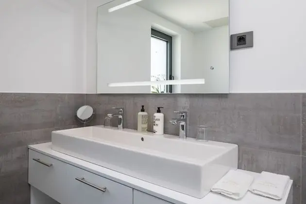 Luxury Apartment Nautica with Pool III