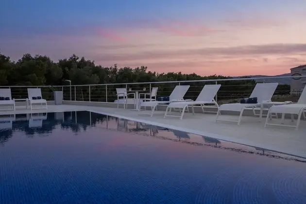Luxury Apartment Nautica with Pool III