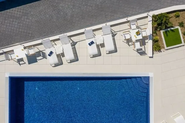Luxury Apartment Nautica with Pool III