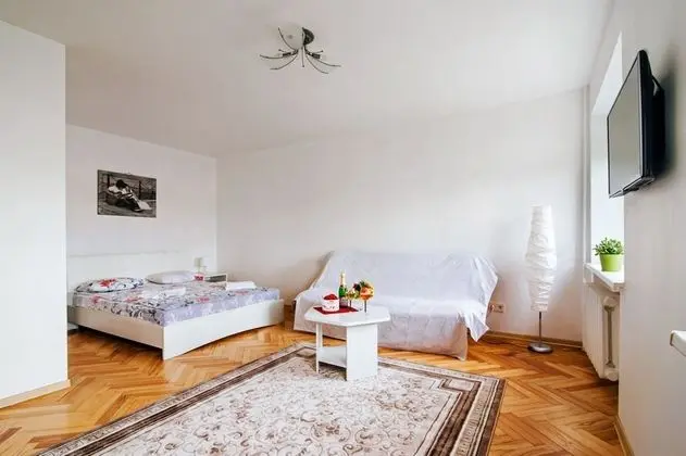 Basic Daire, 1 Yatak Odası (Pobediteleu 3)