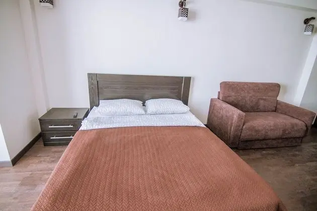 Tek Büyük Yataklı Oda, 1 Çift Kişilik Yatak ve Çekyat, Sigara İçilmez