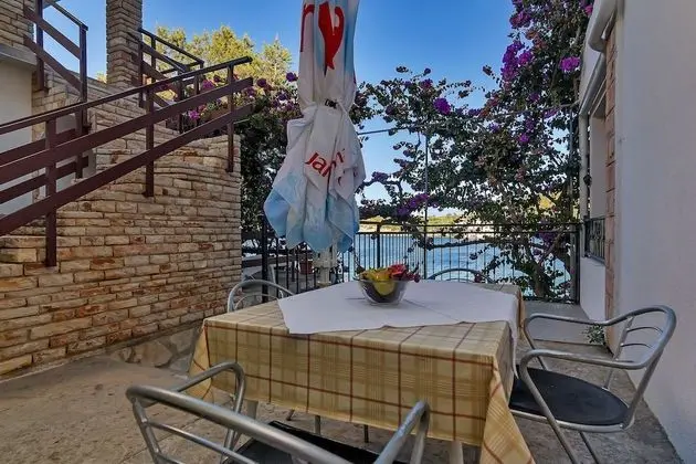 Apart Daire, 2 Yatak Odası, Deniz Manzaralı, Zemin Kat