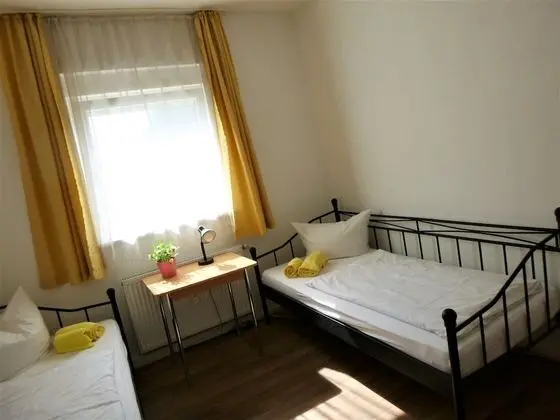 Standard Tek Büyük Yataklı Oda, Ortak Banyo (Zi 4-5 (2.OG.))