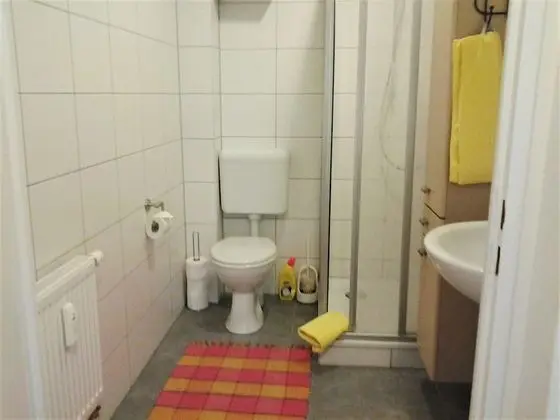 Tek Büyük Yataklı Oda, Ortak Banyo (Zi 1-2-3 (1.OG.))