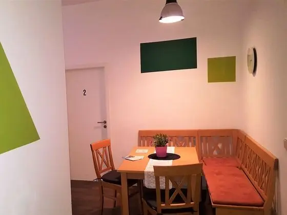Tek Büyük Yataklı Oda, Ortak Banyo (Zi 1-2-3 (1.OG.))